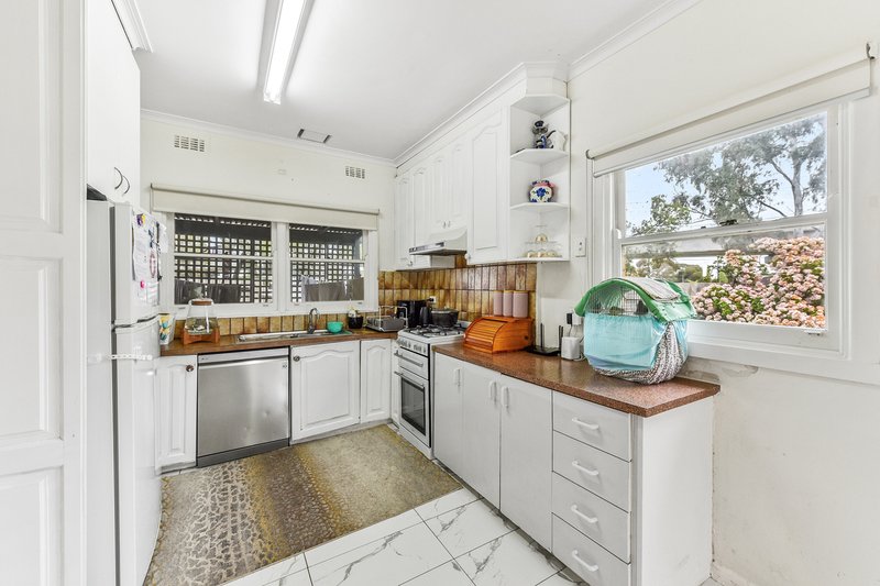 Photo - 30 Rogers Street, Pakenham VIC 3810 - Image 5