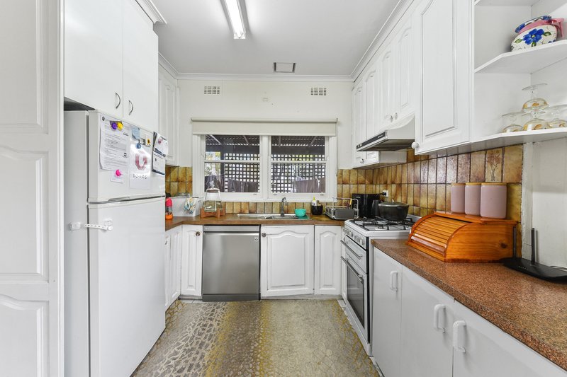 Photo - 30 Rogers Street, Pakenham VIC 3810 - Image 6