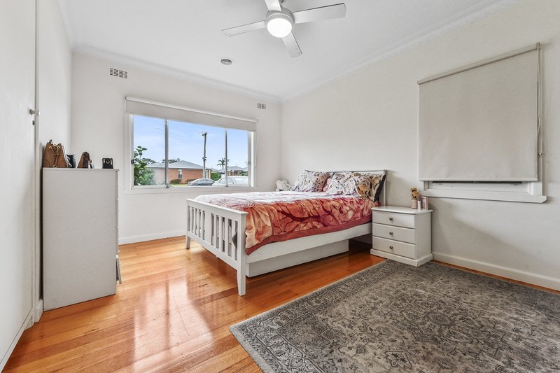 Photo - 30 Rogers Street, Pakenham VIC 3810 - Image 8