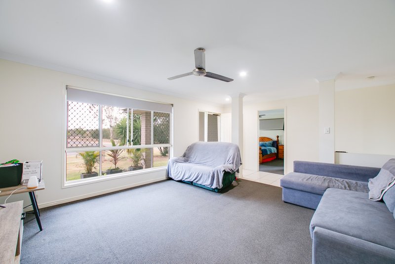 Photo - 30 Ronayne Circle, One Mile QLD 4305 - Image 3