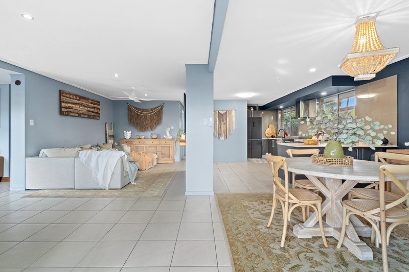 Photo - 30 Saleng Crescent, Warana QLD 4575 - Image 3