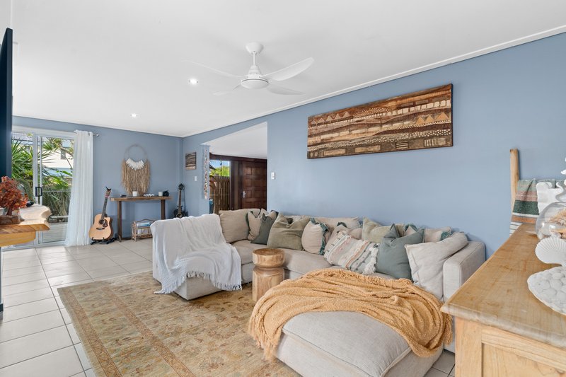 Photo - 30 Saleng Crescent, Warana QLD 4575 - Image 5