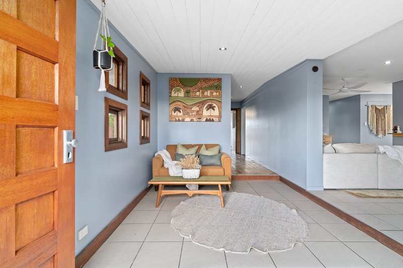 Photo - 30 Saleng Crescent, Warana QLD 4575 - Image 8