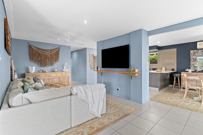 Photo - 30 Saleng Crescent, Warana QLD 4575 - Image 9