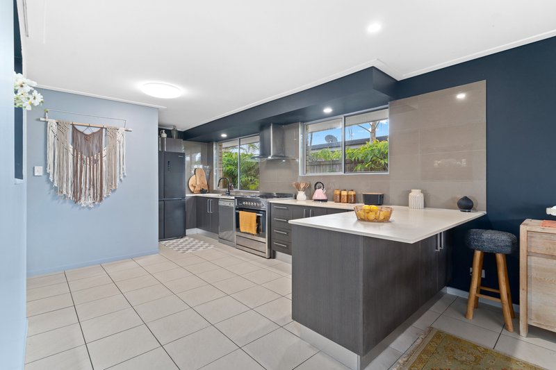 Photo - 30 Saleng Crescent, Warana QLD 4575 - Image 10