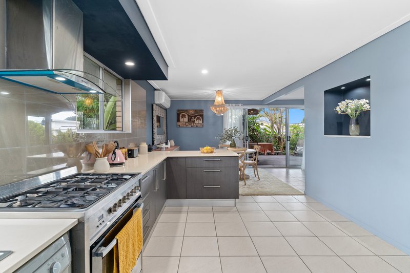 Photo - 30 Saleng Crescent, Warana QLD 4575 - Image 11