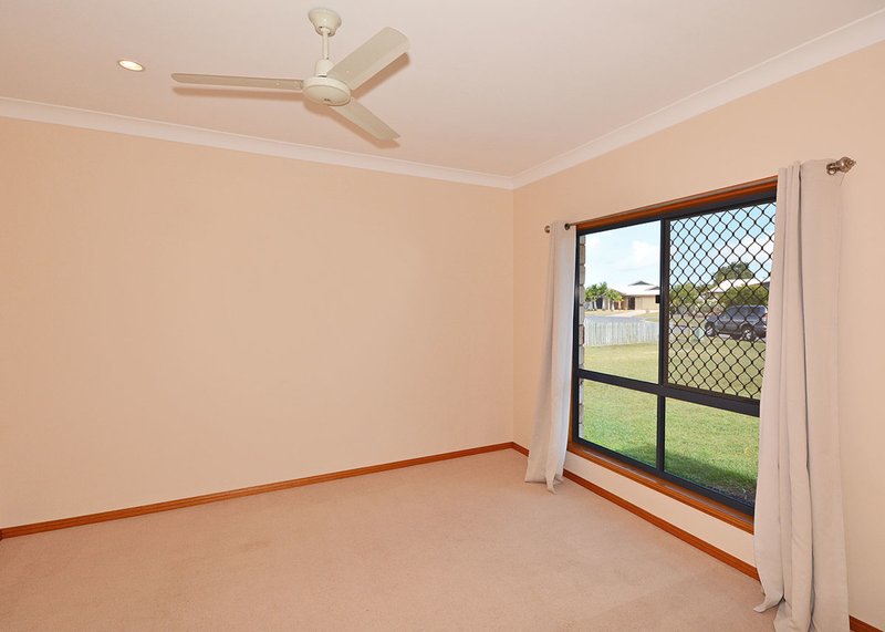 Photo - 30 Sandalwood Drive, Wondunna QLD 4655 - Image 13