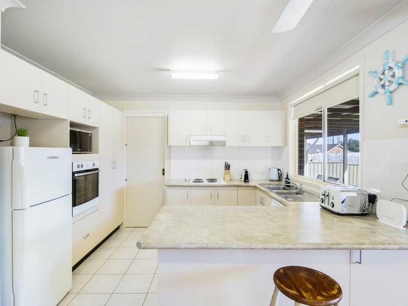 Photo - 30 Scenic Circle, Budgewoi NSW 2262 - Image 3