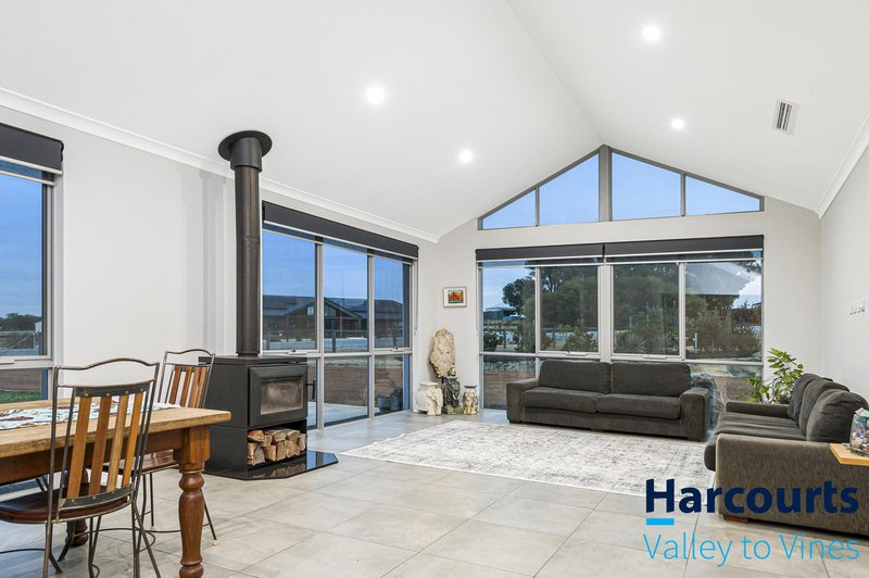 Photo - 30 Sceptrum Avenue, Chittering WA 6084 - Image 6