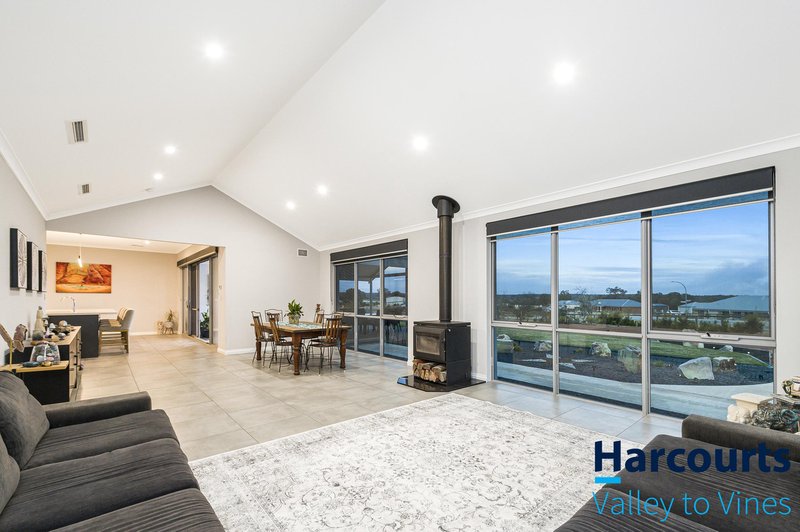 Photo - 30 Sceptrum Avenue, Chittering WA 6084 - Image 7