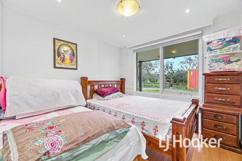 Photo - 30 Scott Road, Cranbourne South VIC 3977 - Image 4