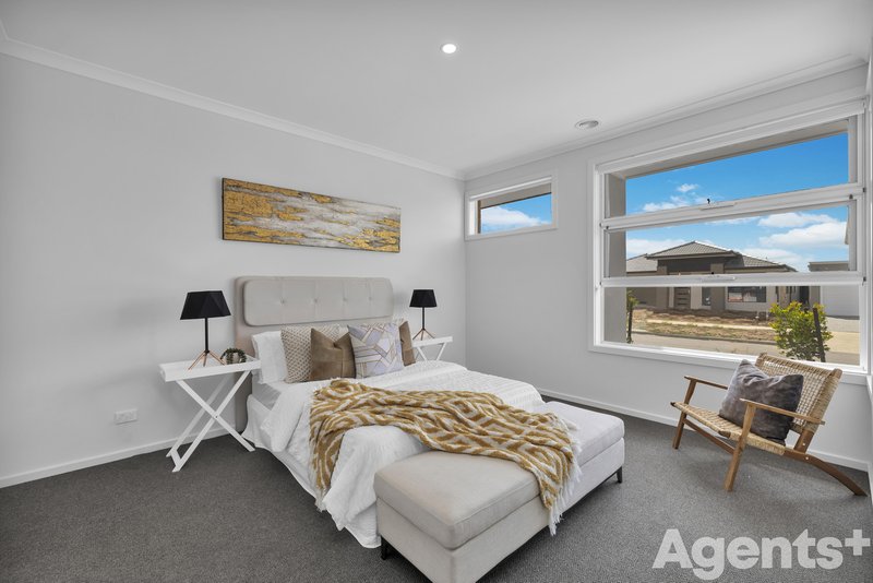 Photo - 30 Shearjoy Loop, Clyde North VIC 3978 - Image 2