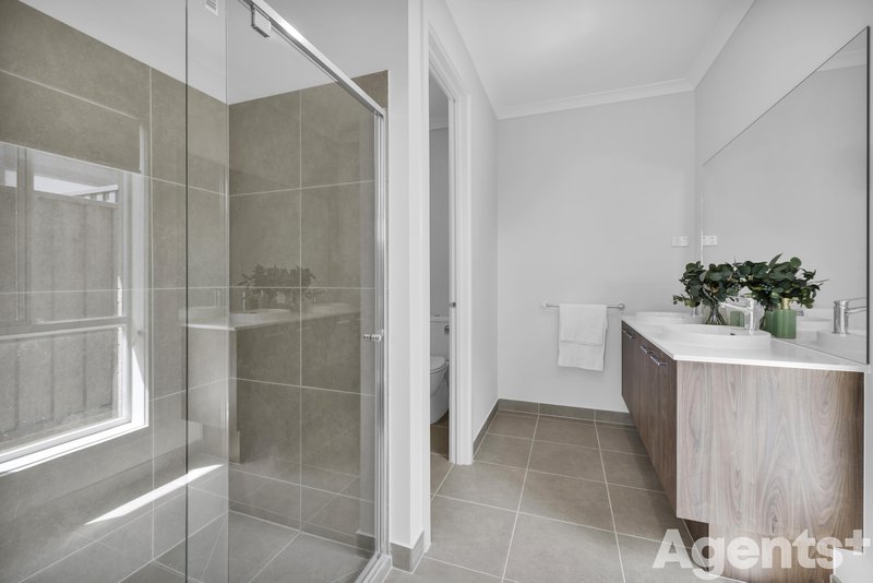 Photo - 30 Shearjoy Loop, Clyde North VIC 3978 - Image 3