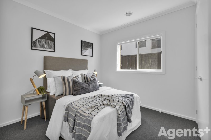 Photo - 30 Shearjoy Loop, Clyde North VIC 3978 - Image 10