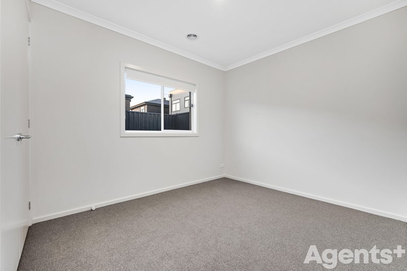 Photo - 30 Shearjoy Loop, Clyde North VIC 3978 - Image 12