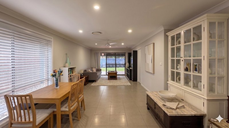 Photo - 30 Shellbourne Place, Cranebrook NSW 2749 - Image 2