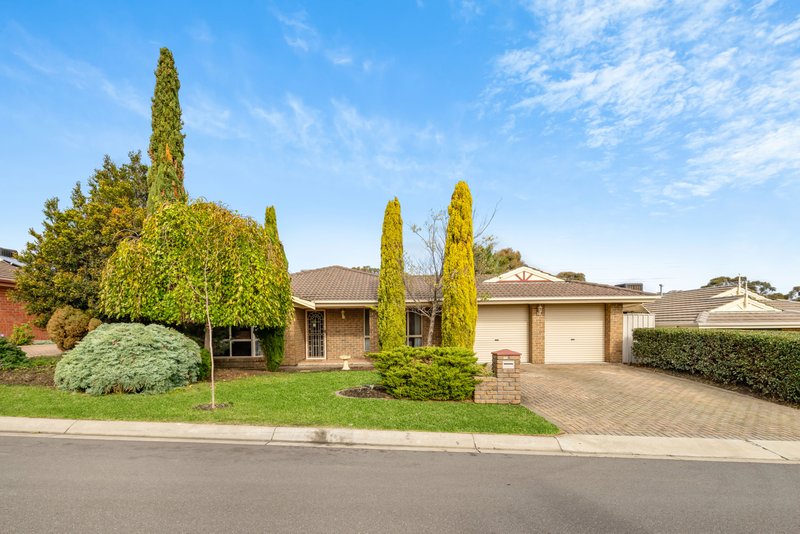 30 Shillabeer Crescent, Woodcroft SA 5162