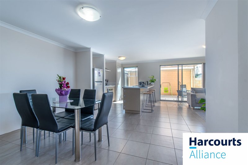 Photo - 30 Skysail Avenue, Alkimos WA 6038 - Image 3