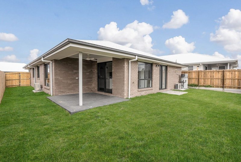 Photo - 30 Somerville Circuit, Park Ridge QLD 4125 - Image 6