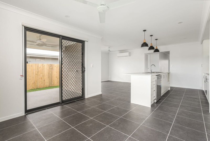 Photo - 30 Somerville Circuit, Park Ridge QLD 4125 - Image 8