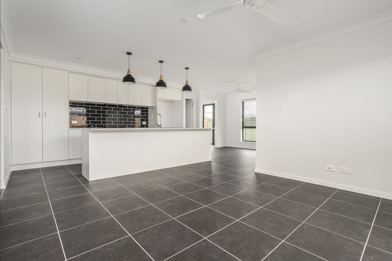 Photo - 30 Somerville Circuit, Park Ridge QLD 4125 - Image 11