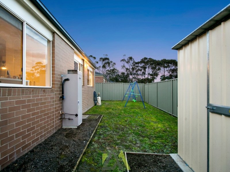 Photo - 30 Southampton Drive, Langwarrin VIC 3910 - Image 11