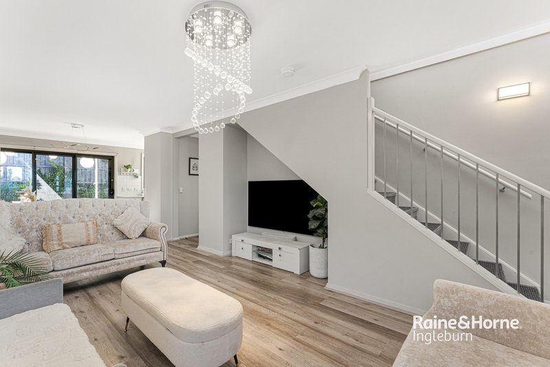Photo - 30 Sovereign Circuit, Glenfield NSW 2167 - Image 4