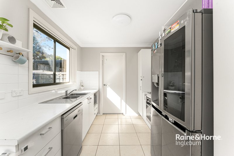 Photo - 30 Sovereign Circuit, Glenfield NSW 2167 - Image 5