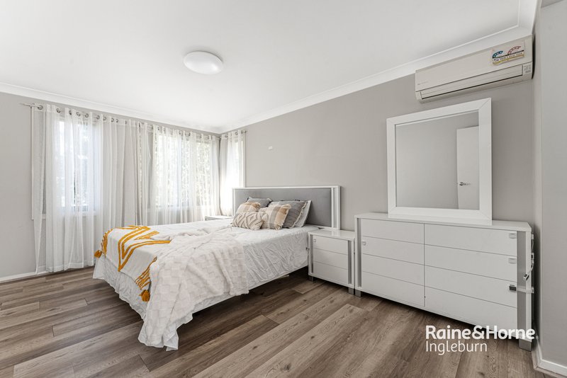 Photo - 30 Sovereign Circuit, Glenfield NSW 2167 - Image 7