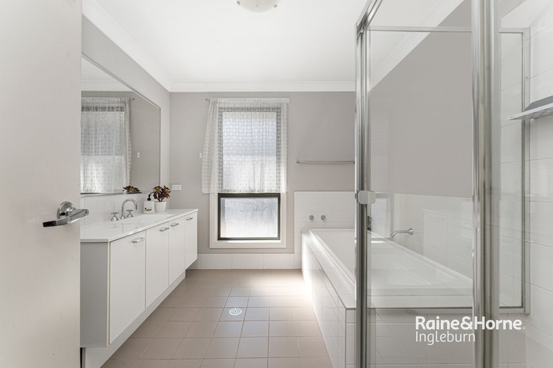 Photo - 30 Sovereign Circuit, Glenfield NSW 2167 - Image 8