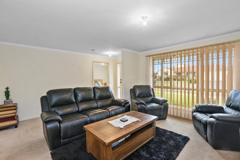 Photo - 30 Sparrow Court, Lara VIC 3212 - Image 2