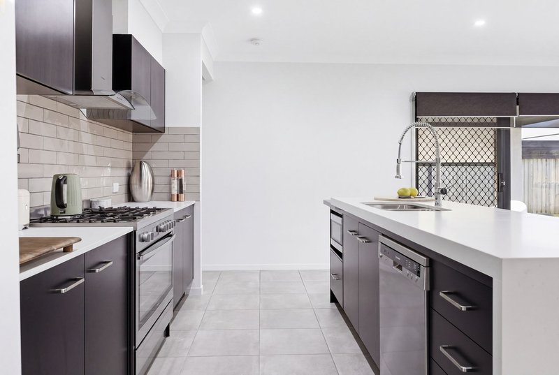 Photo - 30 Speedwell Street, Caboolture QLD 4510 - Image 10