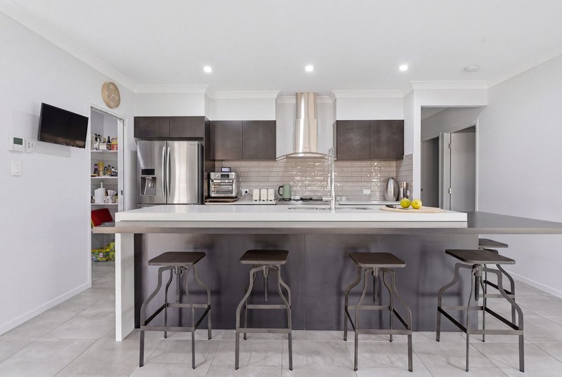 Photo - 30 Speedwell Street, Caboolture QLD 4510 - Image 11