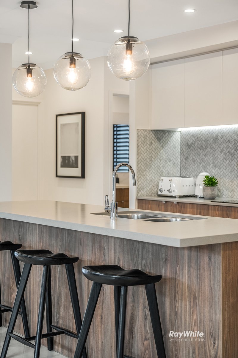 Photo - 30 Spinnaker Boulevard, Newport QLD 4020 - Image 6