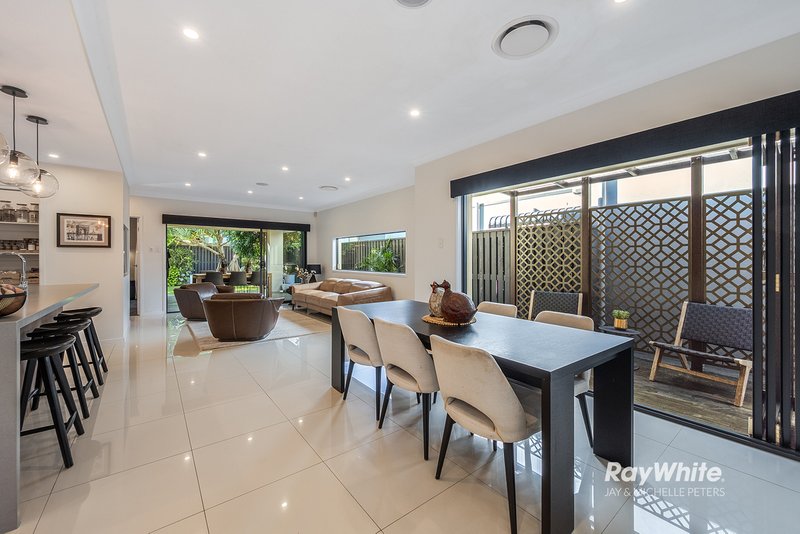 Photo - 30 Spinnaker Boulevard, Newport QLD 4020 - Image 8