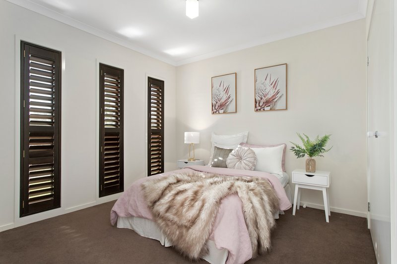 Photo - 30 St Leonard Drive, South Morang VIC 3752 - Image 10