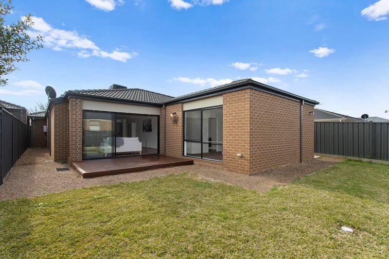 Photo - 30 St Leonard Drive, South Morang VIC 3752 - Image 15