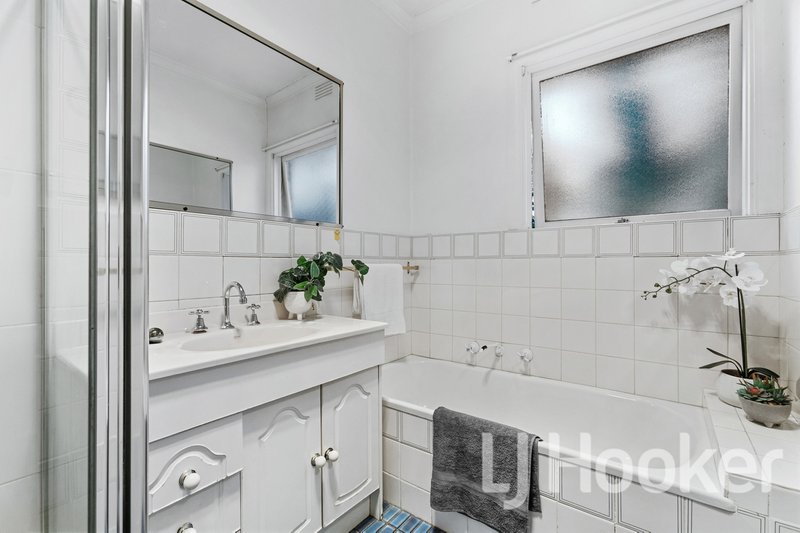 Photo - 30 Stephensons Road, Mount Waverley VIC 3149 - Image 10