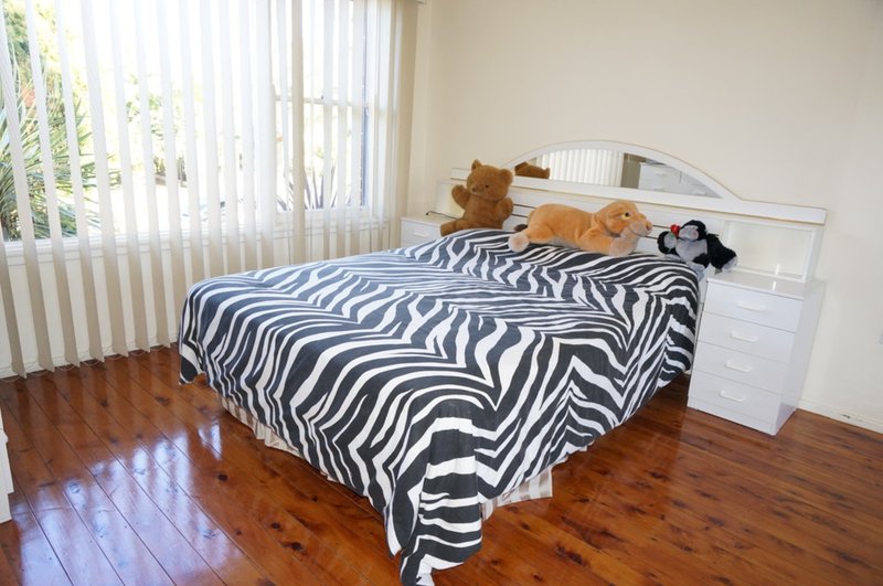 Photo - 30 Stonehaven Parade, Cabramatta NSW 2166 - Image 4