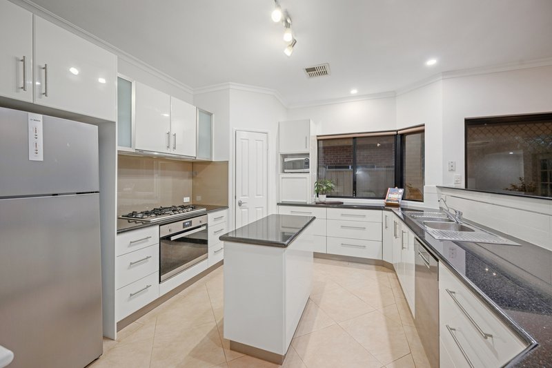 Photo - 30 Success Crescent, Salter Point WA 6152 - Image 2