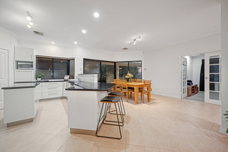 Photo - 30 Success Crescent, Salter Point WA 6152 - Image 4