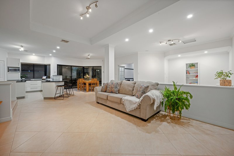 Photo - 30 Success Crescent, Salter Point WA 6152 - Image 5