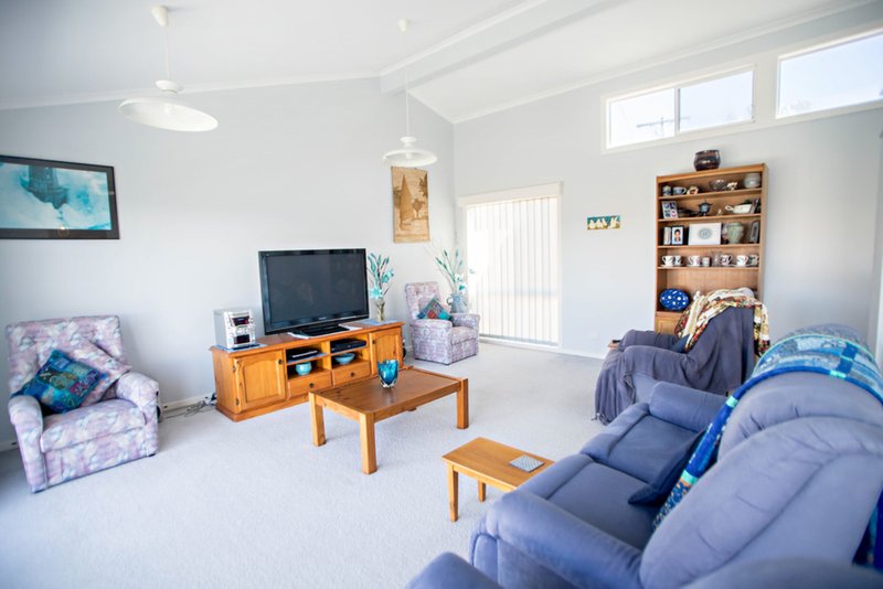 Photo - 30 Sunbakers Drive, Forster NSW 2428 - Image 5