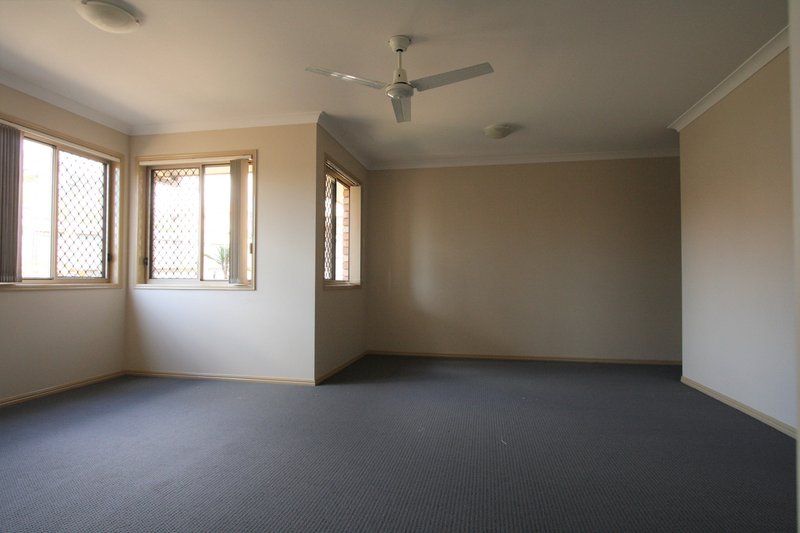 Photo - 30 Sunningdale Street, Oxley QLD 4075 - Image 8