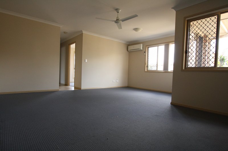 Photo - 30 Sunningdale Street, Oxley QLD 4075 - Image 10