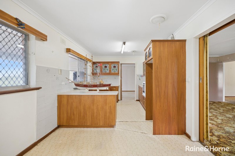 Photo - 30 Surrey Parade, Morphett Vale SA 5162 - Image 4