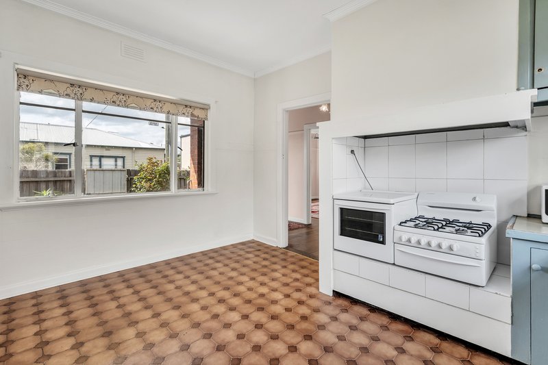 Photo - 30 Sussex Street, Pascoe Vale South VIC 3044 - Image 11