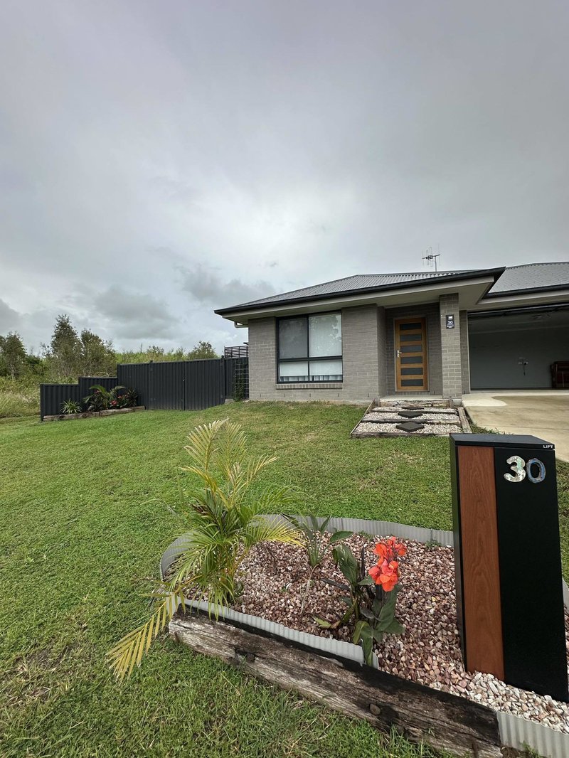 30 Sutherland , Branyan QLD 4670