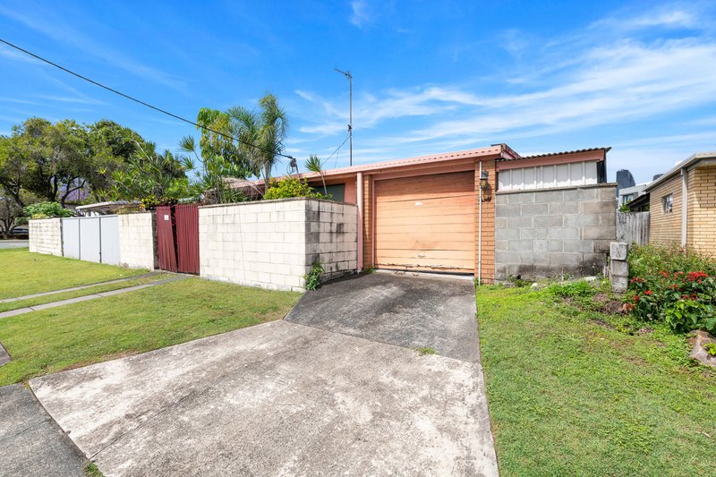 Photo - 30 T E Peters Drive, Broadbeach Waters QLD 4218 - Image 8