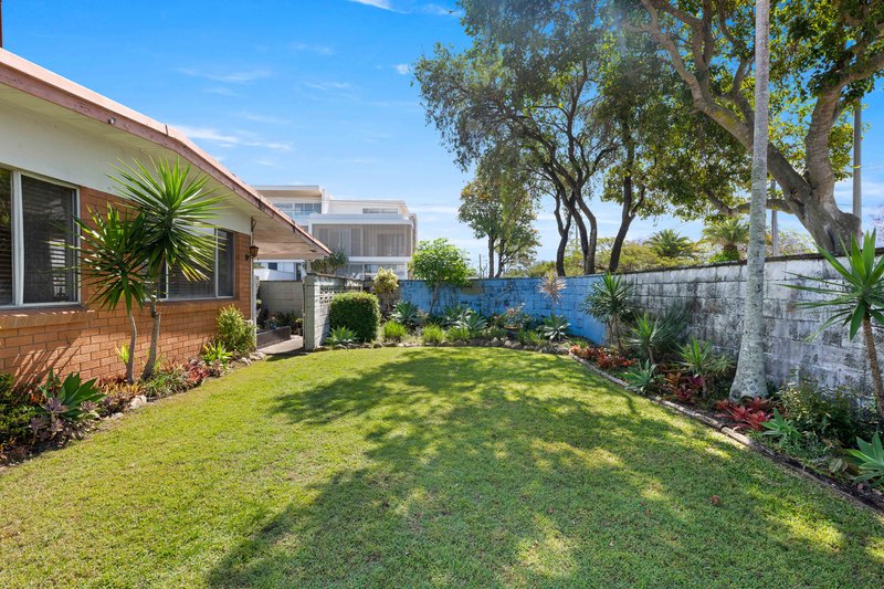 Photo - 30 T E Peters Drive, Broadbeach Waters QLD 4218 - Image 11